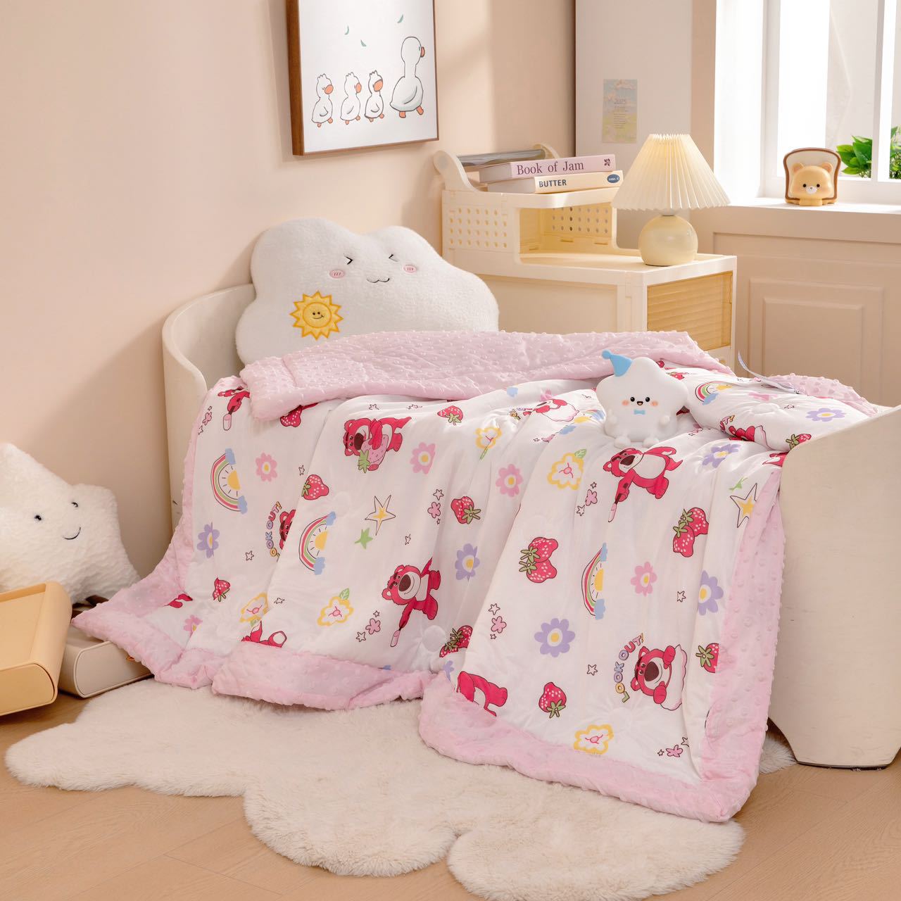 🍓 Schattige Lotso zomerdeken (Toy Story) – wasbaar & superzacht 🐻